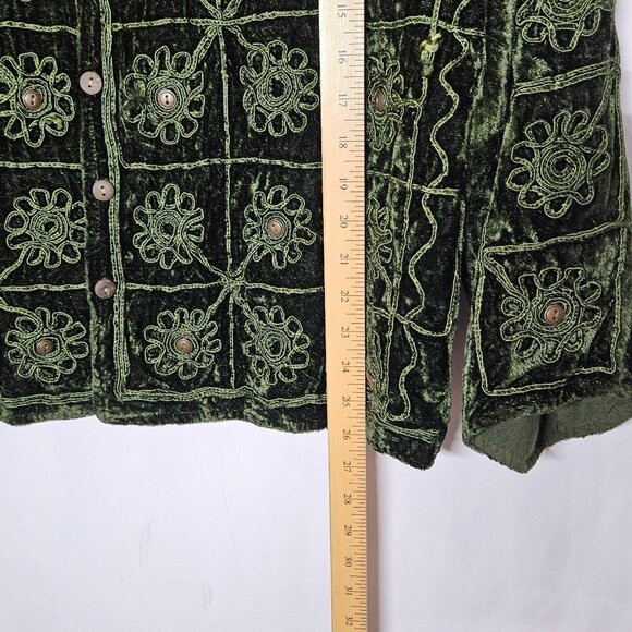 Bohemian Green Velvet Cardigan With Floral Embroidery & Button Closure - Picture 7 of 9